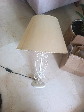 Lámpara de mesa metal y papel