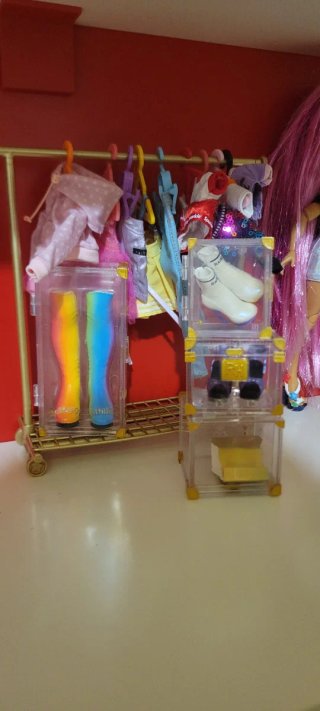 Muñeca Rainbow High con accesorios