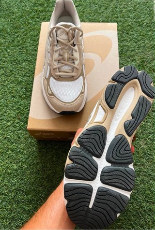 Zapatillas Asics Beige/Crema