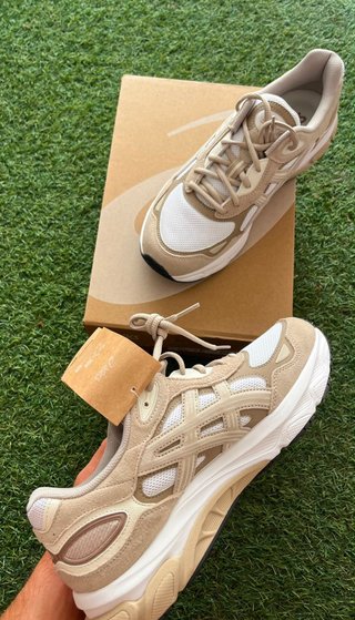 Zapatillas Asics Beige/Crema