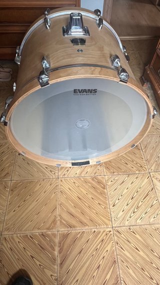 Bombo Yamaha Stage Custom 22” + Funda