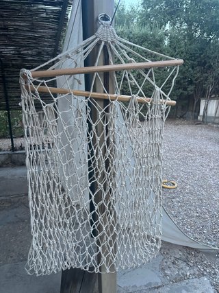 Hamaca colgante de cuerda y madera