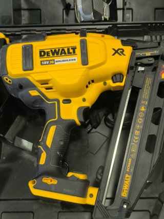 Clavadora DeWalt DCN660 XR 18V Brushless