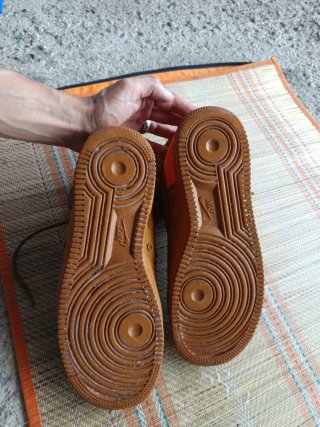 Botas Nike Marrones y Naranjas