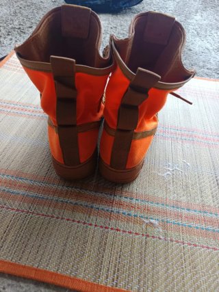 Botas Nike Marrones y Naranjas