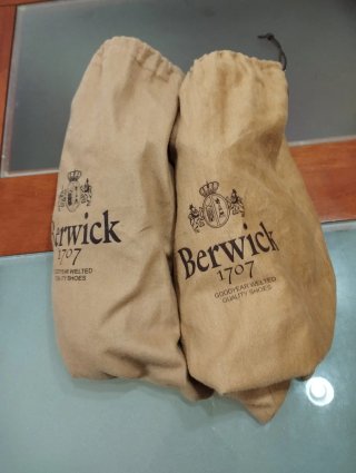 Zapatos Clásicos Berwick 1707 Marrones
