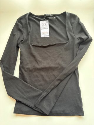 Camiseta Stradivarius manga larga escote cuadrado