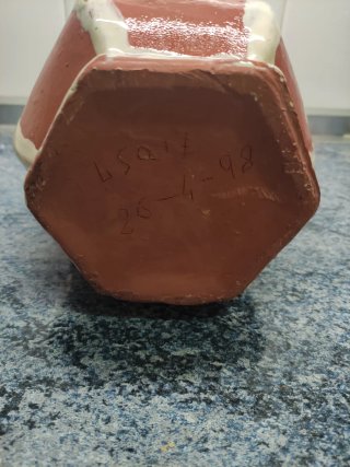 Botijo de cerámica hecho a mano