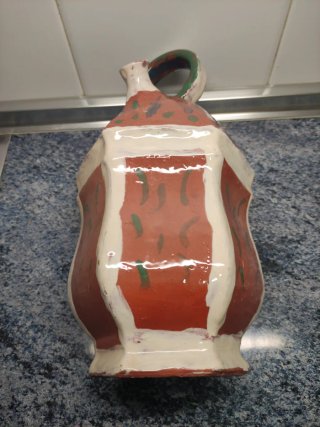 Botijo de cerámica hecho a mano