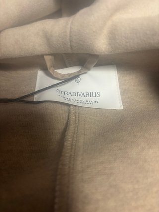 Gabardina Beige con Cinturón y Capucha