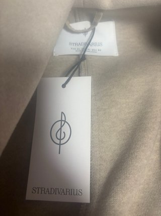 Gabardina Beige con Cinturón y Capucha