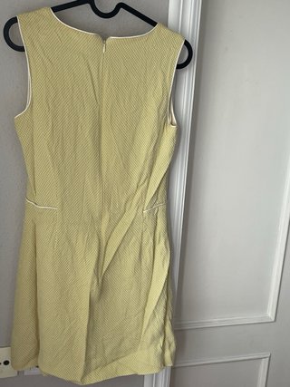 Vestido amarillo sin etiqueta