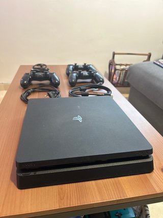 PS4 (Play Station 4) Slim 1T + 3 mandos originales