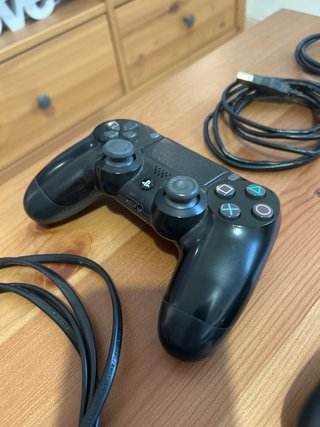 PS4 (Play Station 4) Slim 1T + 3 mandos originales