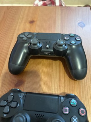 PS4 (Play Station 4) Slim 1T + 3 mandos originales