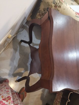 Costurero antiguo de madera de Caoba