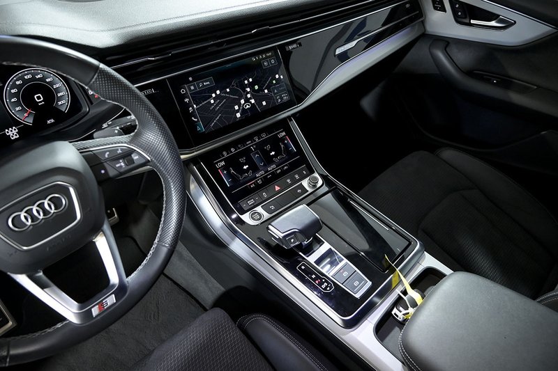 Audi Q7 2022, foto 29
