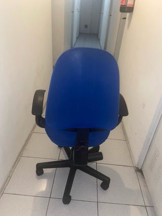 Silla de estudio azul y negra