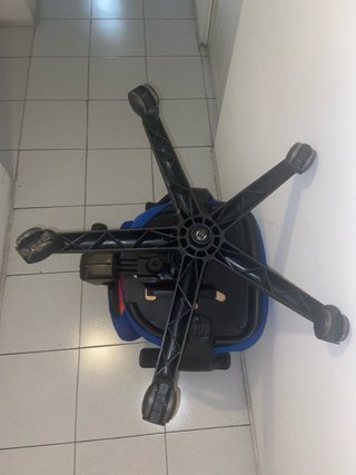 Silla de estudio azul y negra