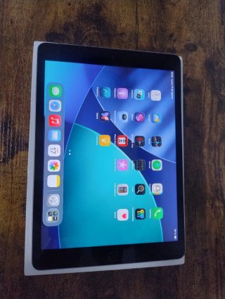 iPad 9ª Gen Plata + Accesorios ( Leer descripción)