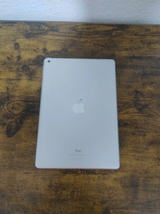 iPad 9ª Gen Plata + Accesorios ( Leer descripción)