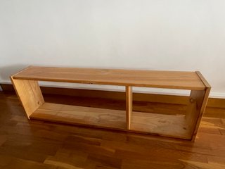 Estantería de madera de pino