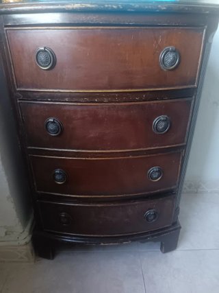 Mueble de madera antiguo
