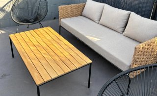 Sofá 3 plazas y mesa de teca maciza.