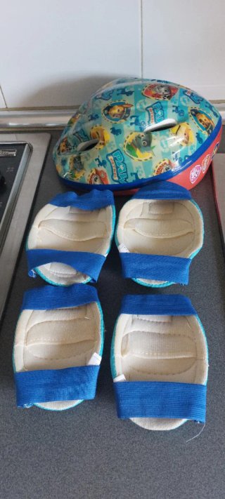 Casco y protecciones Patrulla Canina