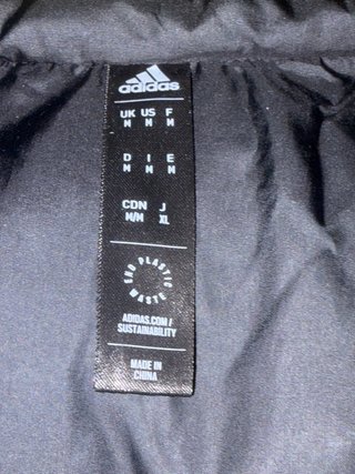 Plumífero Adidas Negro con Rayas Blancas