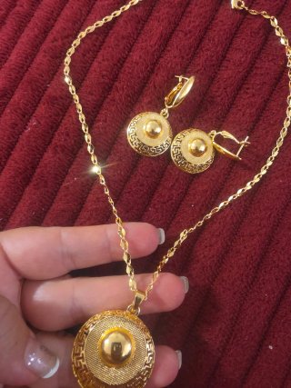 Conjunto Colgante y Pendientes Estilo Griego Dorad