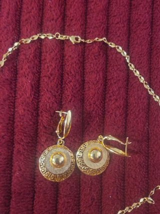Conjunto Colgante y Pendientes Estilo Griego Dorad