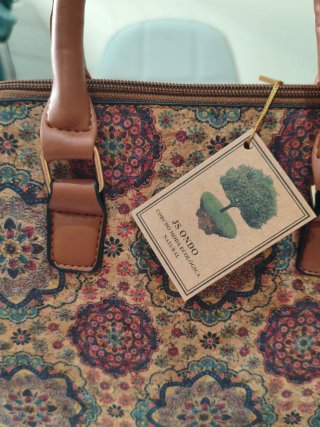 Bolso de corcho con estampado etnico