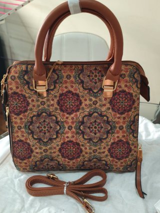 Bolso de corcho con estampado etnico