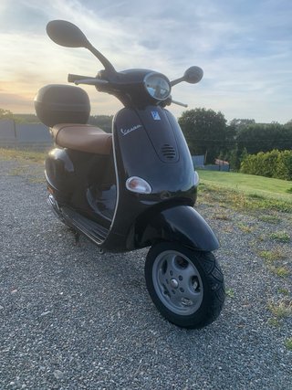 Vespa 125 ET4 Negra