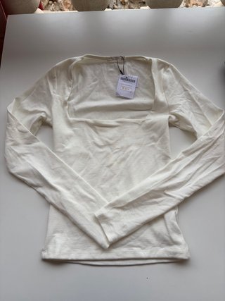 Camiseta Stradivarius manga larga escote cuadrado