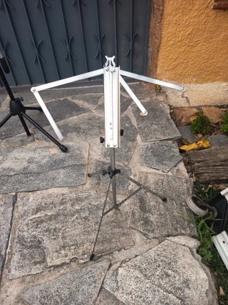 Atril para partituras metálico plegable
