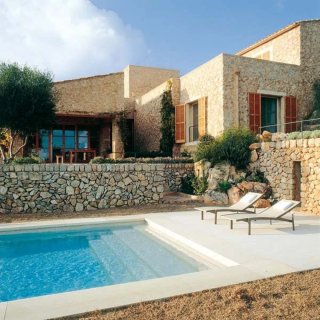 Obra de piscinas locales y viviendas