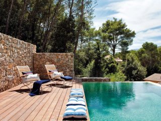 Obra de piscinas locales y viviendas