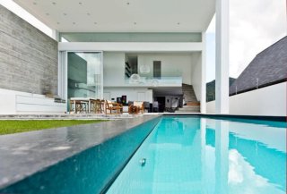 Obra de piscinas locales y viviendas