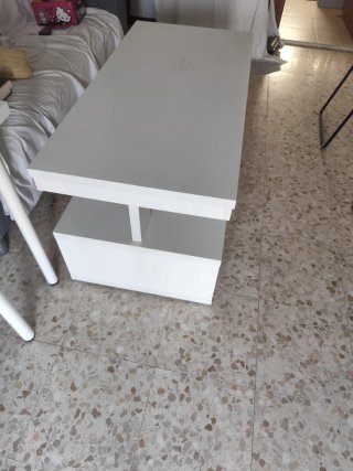 Mesa auxiliar blanca para sofá