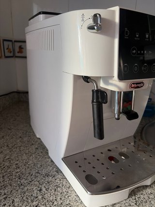 Cafetera DeLonghi Magnífica Start Blanca