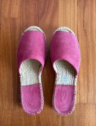 Sandalias planas fucsia
