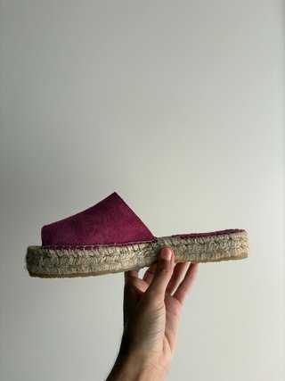 Sandalias planas fucsia