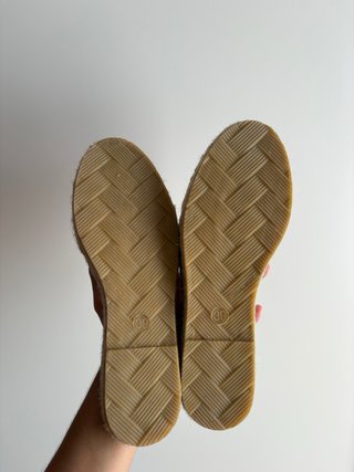 Sandalias planas fucsia