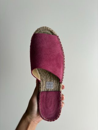 Sandalias planas fucsia