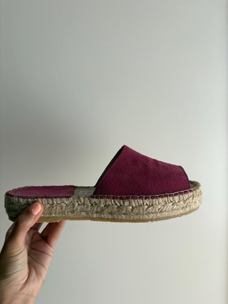 Sandalias planas fucsia