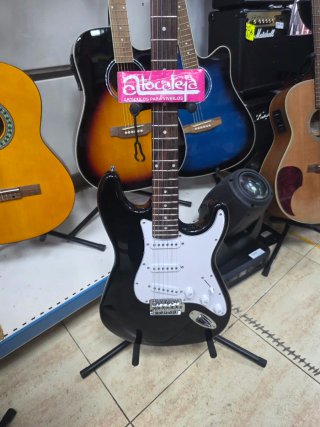 Guitarra Eléctrica Negra.