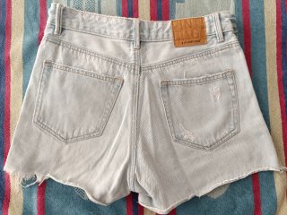 Pantalón corto vaquero. Talla 34. Stradivarius.