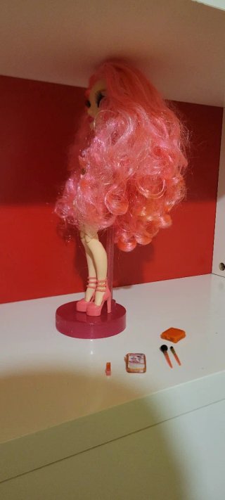 Muñeca Rainbow alta con accesorios